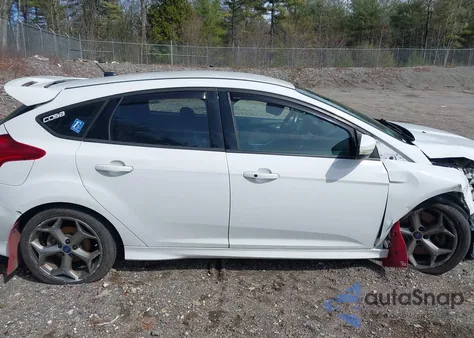 2018 Ford Focus St z USA, uszkodzony, nr VIN 1FADP3L97JL260068